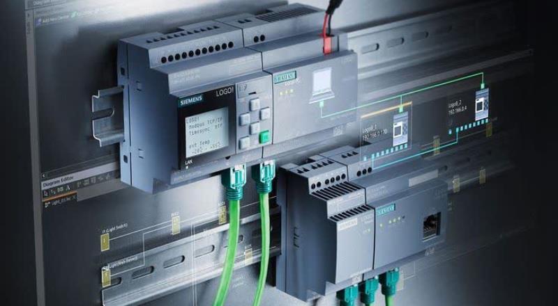 نقش PLC در اتوماسیون صنعتی؛ کاربردها و نحوه عملکرد